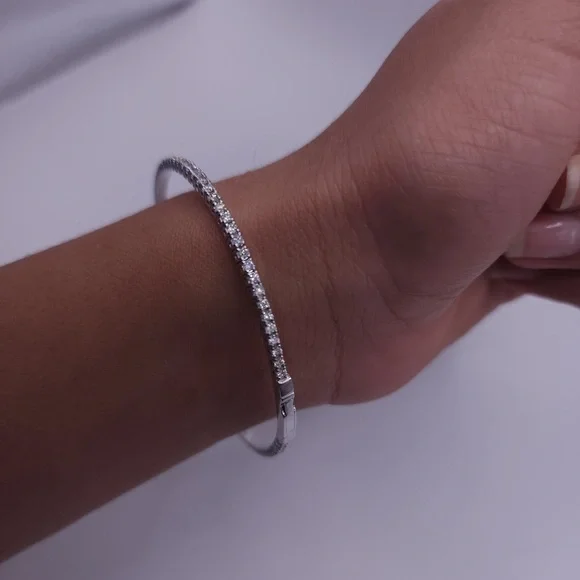 14 k w gold flexible bangle tennis bracelet w/over 3 carats of natural diamonds. - Picture 6 of 6